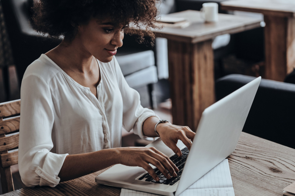 Como fazer currículo online: dicas para se destacar no mercado